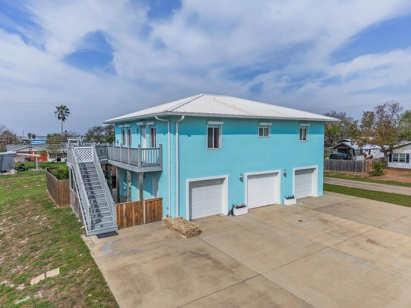 Island -Style Coastal Living just blocks from the bay! - Beach Home for sale in Ingleside, Texas on Beachhouse.com