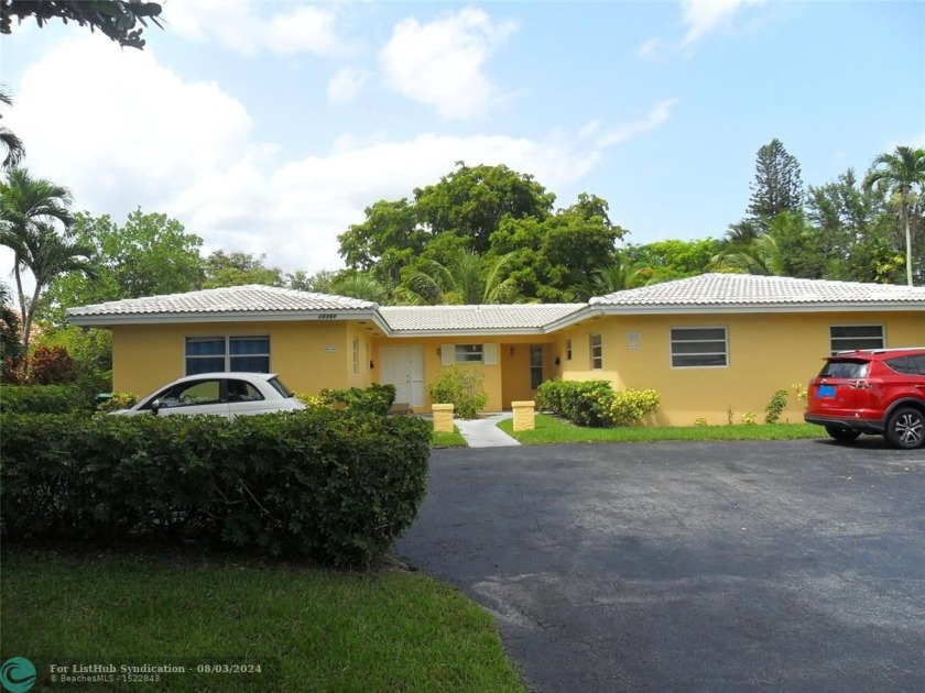 Excellent opportunity to own a Centrally located duplex in a - Beach Lot for sale in Coral Springs, Florida on Beachhouse.com