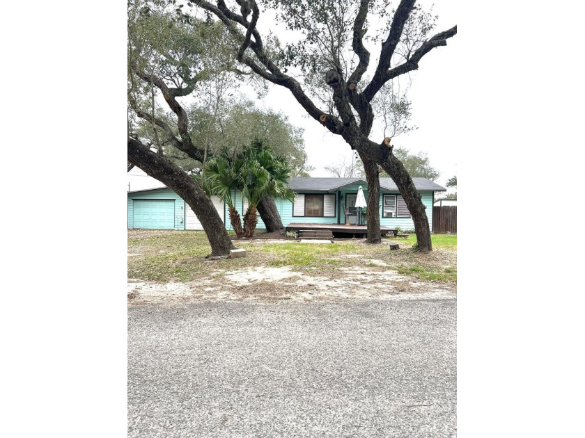 Perfect Fishing Cabin or Coastal Retreat! This charming - Beach Home for sale in Rockport, Texas on Beachhouse.com