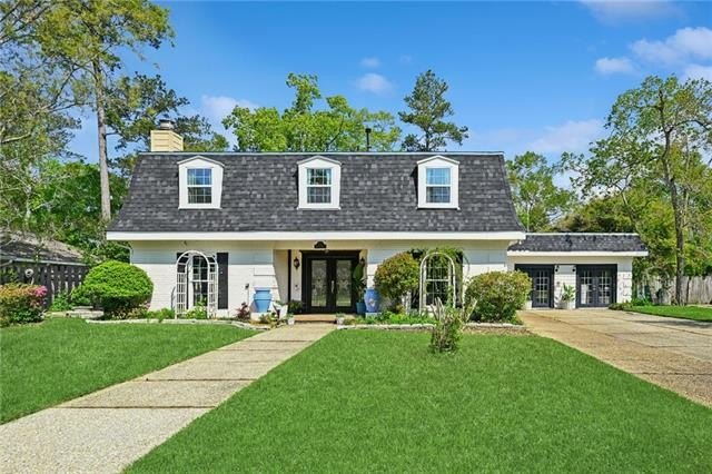 Located at 654 Marilyn Dr. in Mandeville, this home offers the - Beach Home for sale in Mandeville, Louisiana on Beachhouse.com