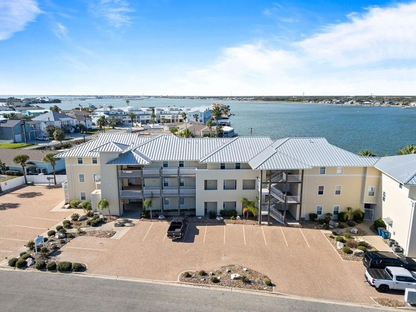 This beautifully maintained 3rd floor 3/2 condo with *forever* - Beach Condo for sale in Rockport, Texas on Beachhouse.com