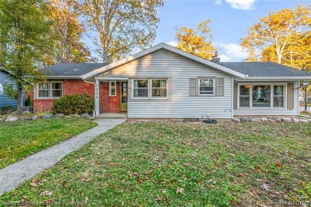 Move-in ready ranch! This charming ranch offers comfortable - Beach Home for sale in Port Huron, Michigan on Beachhouse.com