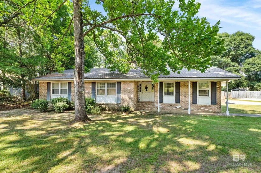 Welcome to this delightful older ranch home, brimming with - Beach Home for sale in Daphne, Alabama on Beachhouse.com