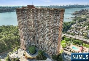 Welcome to this beautifully appointed 1-bedroom condo located on - Beach Home for sale in Fort Lee, New Jersey on Beachhouse.com