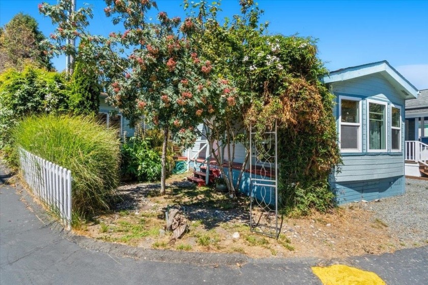 Charming 1-bedroom, 1-bathroom home located in Rowdy Creek - Beach Home for sale in Smith River, California on Beachhouse.com