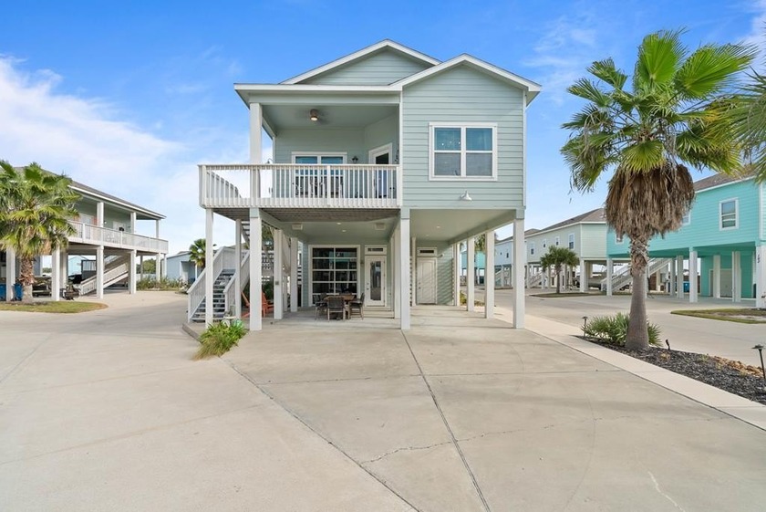 Rare 4-bedroom, 3-bath island-style home located in the vacation - Beach Home for sale in Rockport, Texas on Beachhouse.com