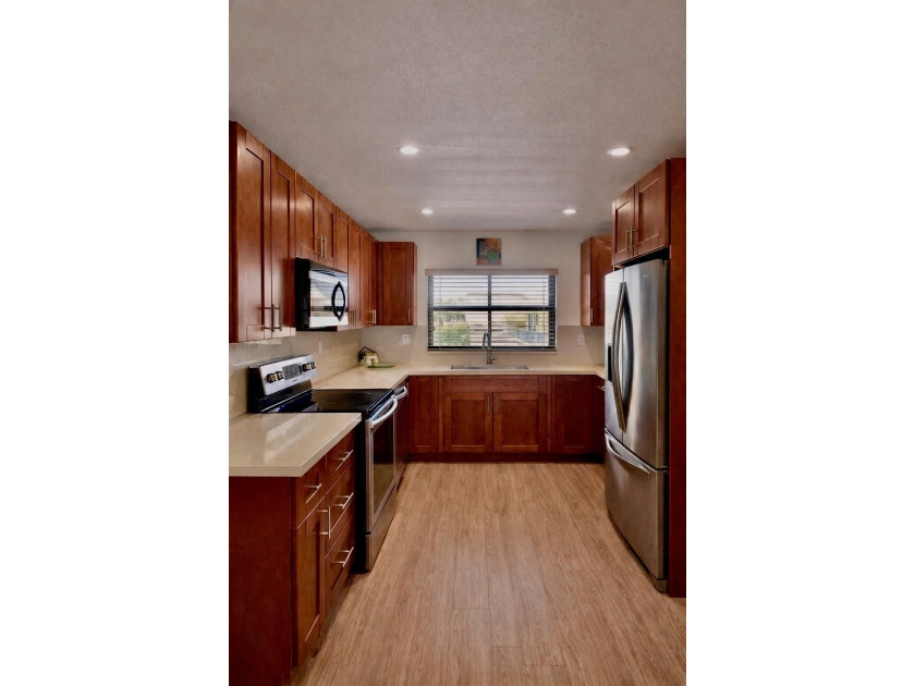 Beautifully maintained 55+ end-unit condo. This light-filled - Beach Condo for sale in Sunrise, Florida on Beachhouse.com