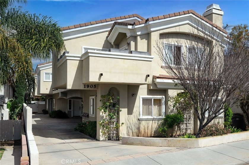 Spacious and well-appointed 3-bedroom, 3-bath condominium - Beach Condo for sale in Redondo Beach, California on Beachhouse.com