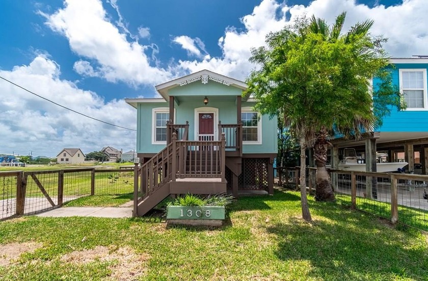 Outstanding opportunity to own a versatile coastal property with - Beach Home for sale in Rockport, Texas on Beachhouse.com