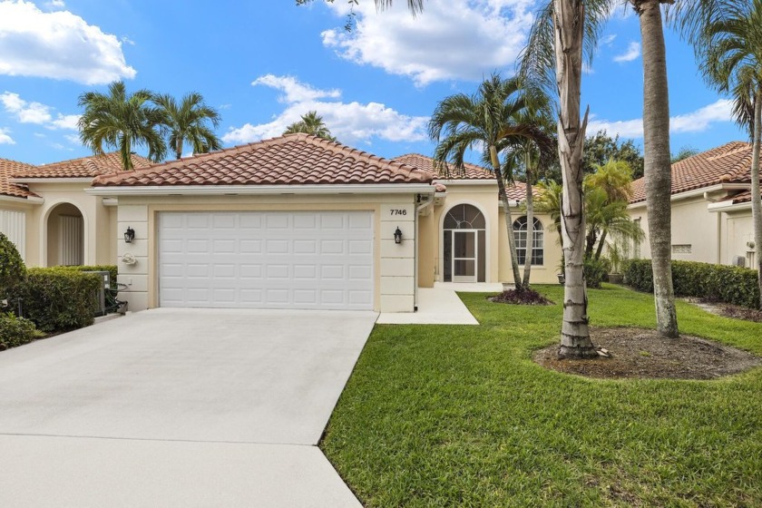 Beautifully maintained 3-bedroom, 3-bathroom PLUS DEN pool home - Beach Home for sale in West Palm Beach, Florida on Beachhouse.com