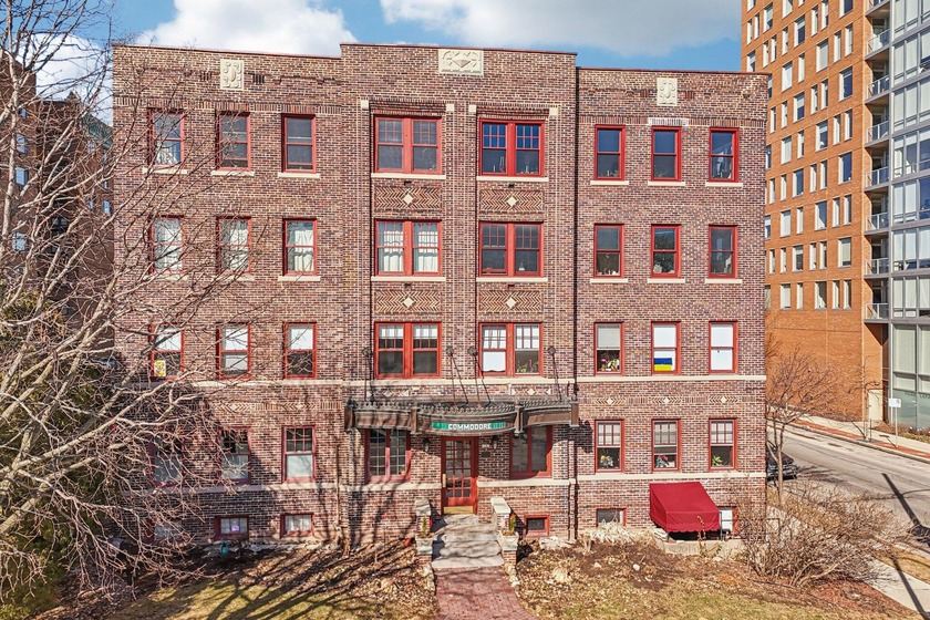 Welcome to this charming 2 bed, 1bath condominium located in a - Beach Condo for sale in Milwaukee, Wisconsin on Beachhouse.com