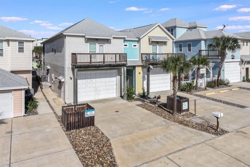 Step right into your dream pad--a 3 bedroom, 3 bath townhome - Beach Townhome/Townhouse for sale in Port Aransas, Texas on Beachhouse.com