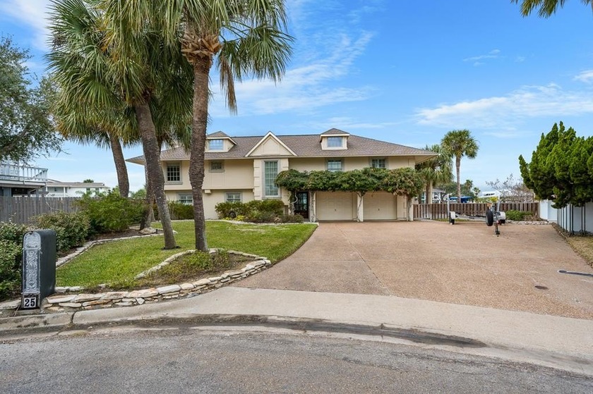 Experience refined Key Allegro living in this perfectly - Beach Home for sale in Rockport, Texas on Beachhouse.com