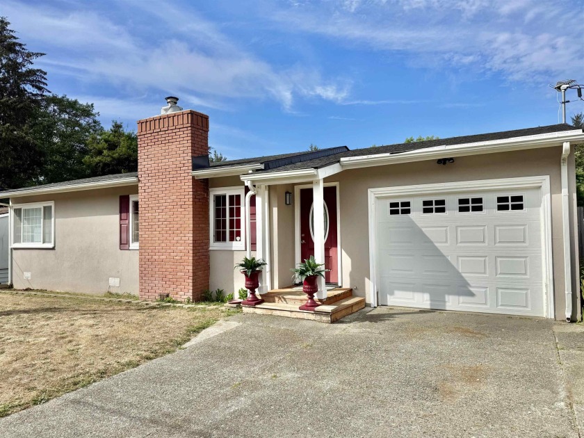 Beautifully updated and move-in ready, this charming home - Beach Home for sale in Crescent City, California on Beachhouse.com