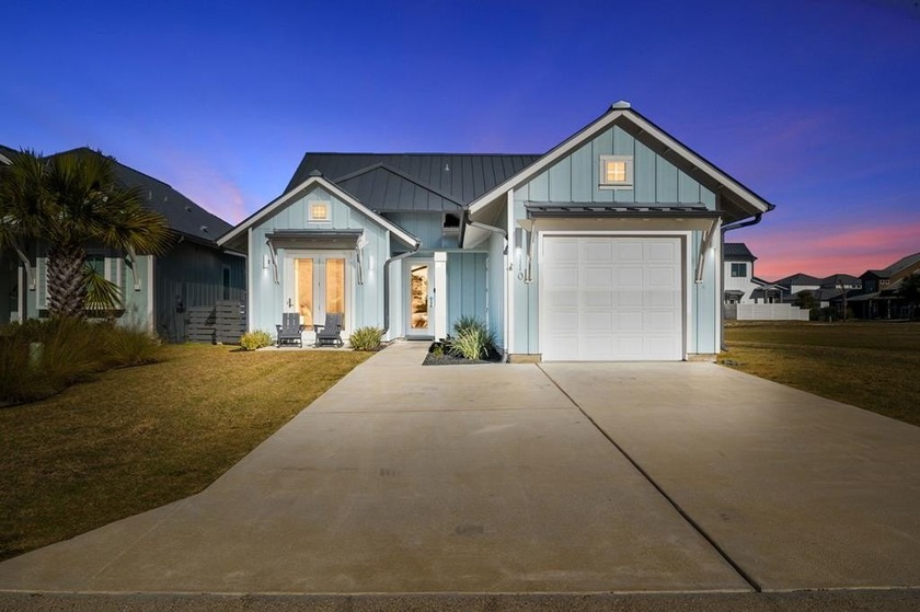 3 Bedroom | 2 Bathroom | Fully Turnkey & Furnished | East-Facing - Beach Home for sale in Rockport, Texas on Beachhouse.com