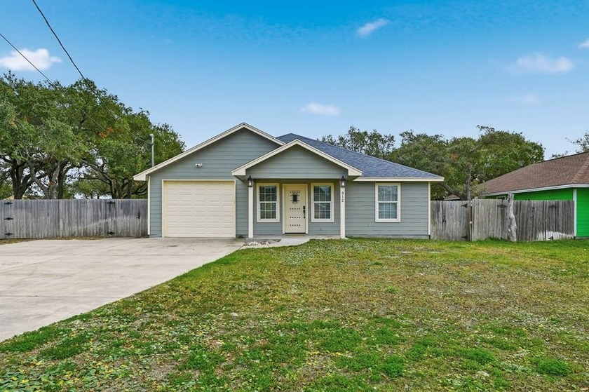 Come find your beach retreat in this custom built two bedroom - Beach Home for sale in Rockport, Texas on Beachhouse.com