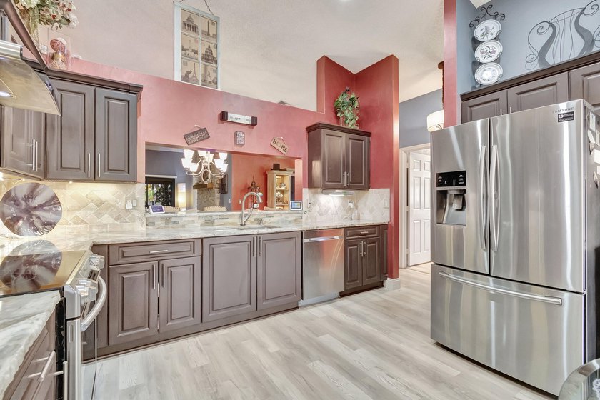 Sun Valley East, 55+ condo community, this 2-bedroom 2-bath - Beach Condo for sale in Boynton Beach, Florida on Beachhouse.com