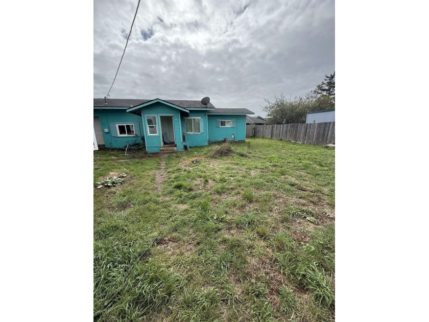Affordable opportunity with tons of potential! This 2-bedroom - Beach Home for sale in Crescent City, California on Beachhouse.com