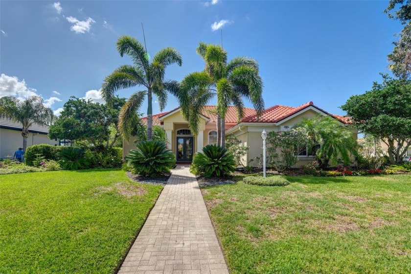 Discover luxury living within the Lakewood Ranch Country Club - Beach Home for sale in Lakewood Ranch, Florida on Beachhouse.com