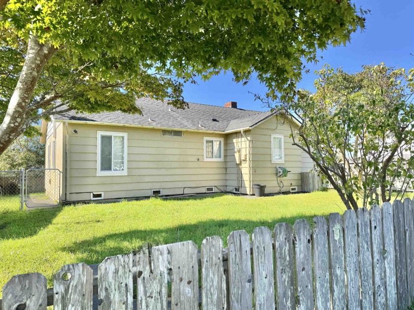 Solid built 1948 home featuring timeless redwood construction - Beach Home for sale in Crescent City, California on Beachhouse.com