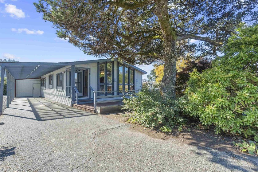 This well-maintained 2 bedroom, 2 bathroom manufactured home - Beach Home for sale in Crescent City, California on Beachhouse.com