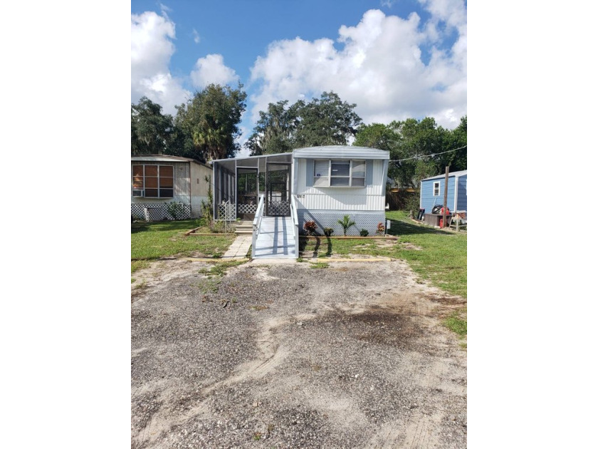 Move in Ready.. No storm damage... All new flooring throughout - Beach Home for sale in Riverview, Florida on Beachhouse.com