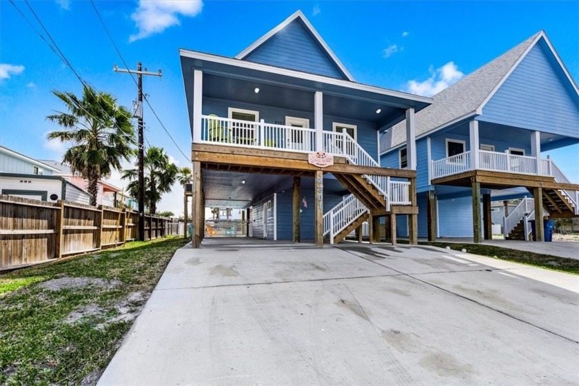 Stunning 5-bed, 4 full & 2 half-bath home seamlessly blends - Beach Home for sale in Port Aransas, Texas on Beachhouse.com