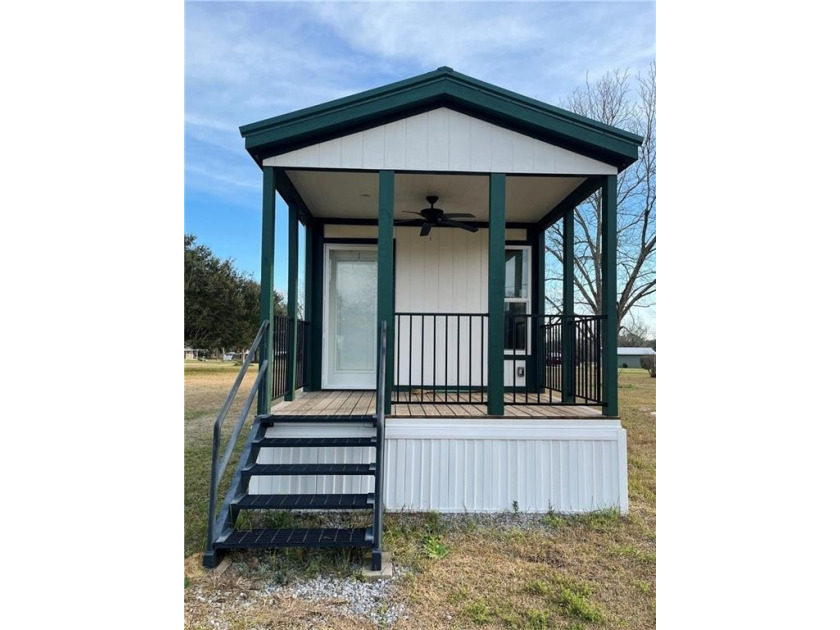6.17 ACRES OF OPPORTUNITY & MODERN COUNTRY LIVING! Discover the - Beach Home for sale in Grand Bay, Alabama on Beachhouse.com