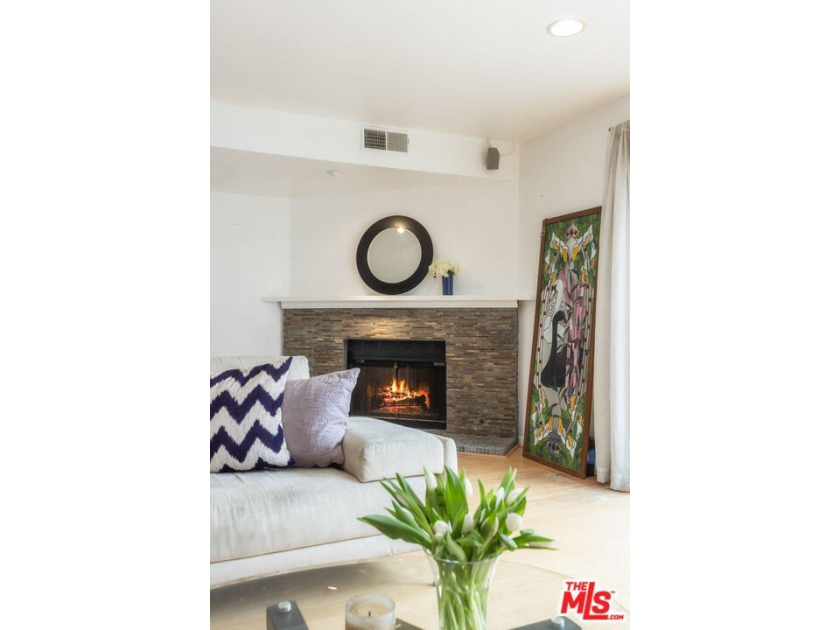 Less than a block from Montana Avenue and Santa Monica's best - Beach Townhome/Townhouse for sale in Santa Monica, California on Beachhouse.com