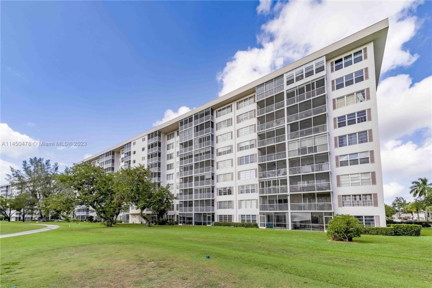 Excellent 1/1.5 in Palm Aire Area. All ages. Updated unit - Beach Condo for sale in Pompano Beach, Florida on Beachhouse.com