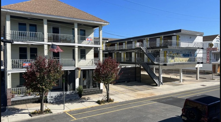 This Top Floor Corner Condo with a semiprivate balcony with - Beach Condo for sale in Wildwood, New Jersey on Beachhouse.com