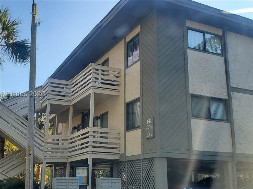 A fantastic investment opportunity!! Currently rented long term - Beach Condo for sale in Hilton Head Island, South Carolina on Beachhouse.com