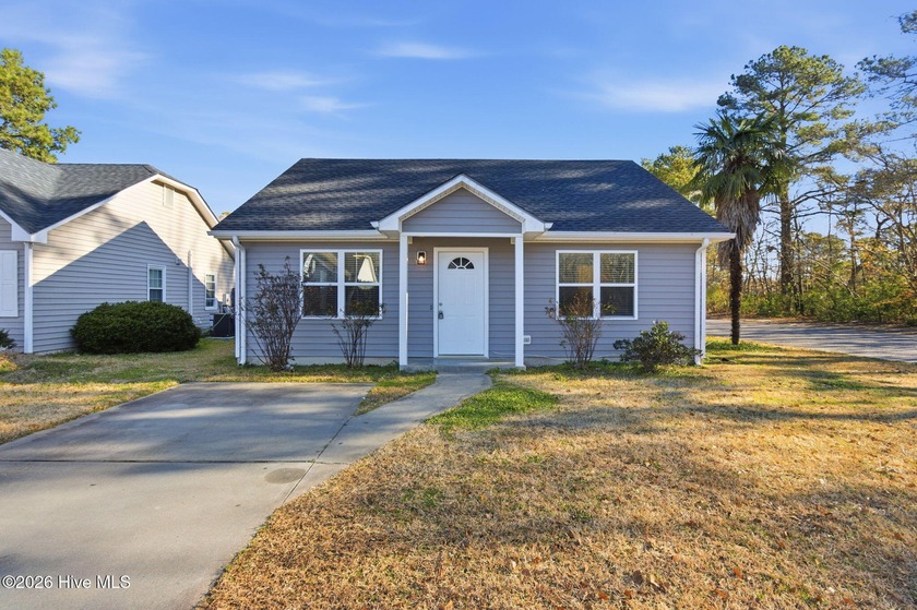 210 Oakwood Lane is the move-in ready 3 bedroom, 2 bath home - Beach Home for sale in Elizabeth City, North Carolina on Beachhouse.com