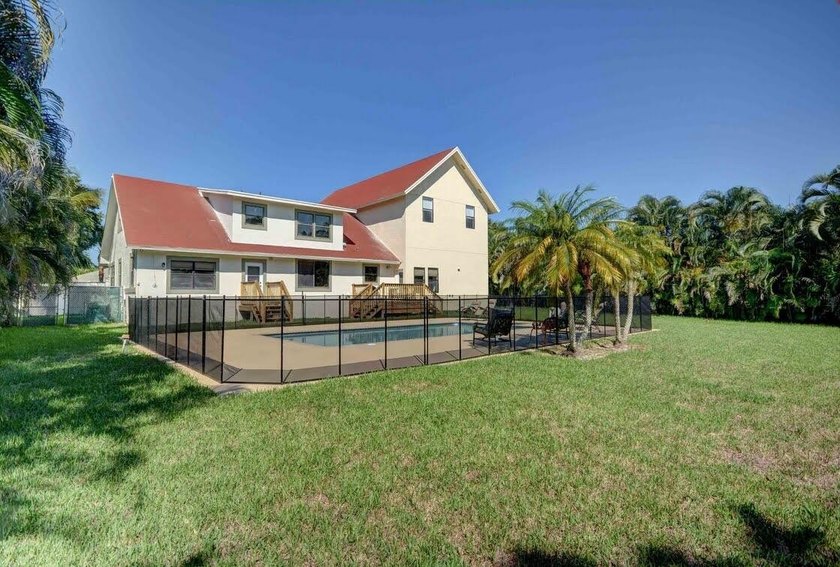Renovated 9 bedroom, 4.5 bath, 5100 sf single-family home in - Beach Home for sale in Boca Raton, Florida on Beachhouse.com
