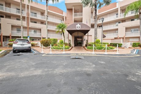 THIS FIRST FLOOR GEM IS A TRUE 3 BEDROOM THAT FEELS LIKE A - Beach Condo for sale in Tamarac, Florida on Beachhouse.com