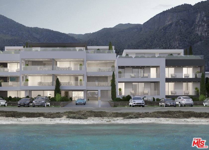 Architectural Minimalism on the Waterfront. Rare Seafront - Beach Home for sale in , California on Beachhouse.com