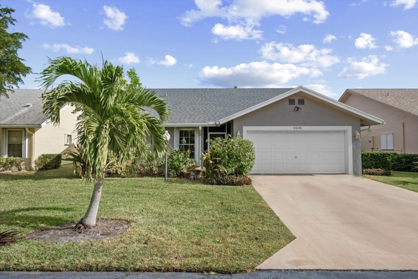 Move right in & start enjoying the good life in this spacious 3 - Beach Home for sale in West Palm Beach, Florida on Beachhouse.com