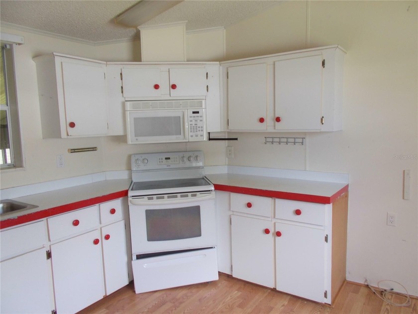 This is a 2 bedroom 2 bath unfurnished Single wide 14 foot home - Beach Home for sale in North Port, Florida on Beachhouse.com