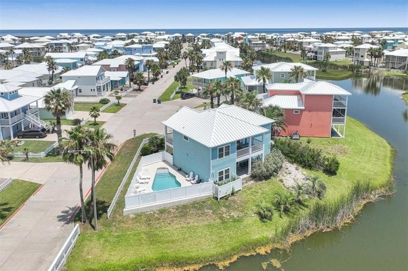 Prime location in Port Aransas! This income-producing property - Beach Home for sale in Port Aransas, Texas on Beachhouse.com