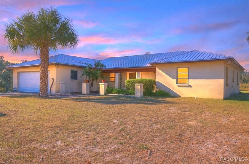 LIVE WHERE OTHERS VACATION - GOLF, BOATING & INCOME POTENTIAL IN - Beach Home for sale in Crystal River, Florida on Beachhouse.com