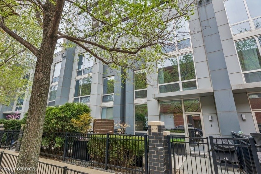 Welcome to 1917 South Calumet Avenue, a stunning embodiment of - Beach Townhome/Townhouse for sale in Chicago, Illinois on Beachhouse.com