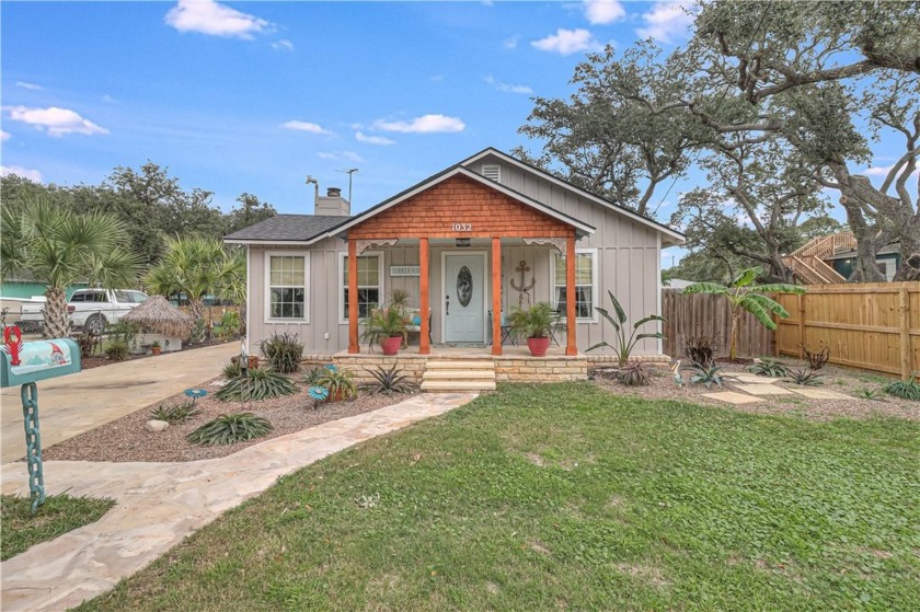 Welcome to this adorable home nestled on a quiet cul-de-sac in - Beach Home for sale in Rockport, Texas on Beachhouse.com