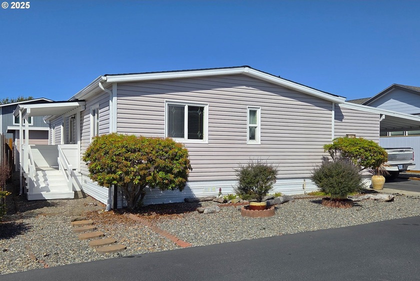 Relaxed lifestyle on the coast! This well-maintained and - Beach Home for sale in Brookings, Oregon on Beachhouse.com