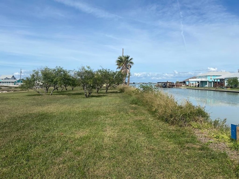 Ready to start building that dream home? A nature enthusiasts - Beach Lot for sale in Rockport, Texas on Beachhouse.com