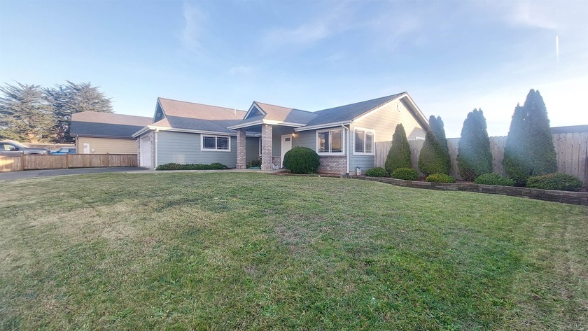 Well Maintained newer home in turn key condition. Consistent - Beach Home for sale in Crescent City, California on Beachhouse.com