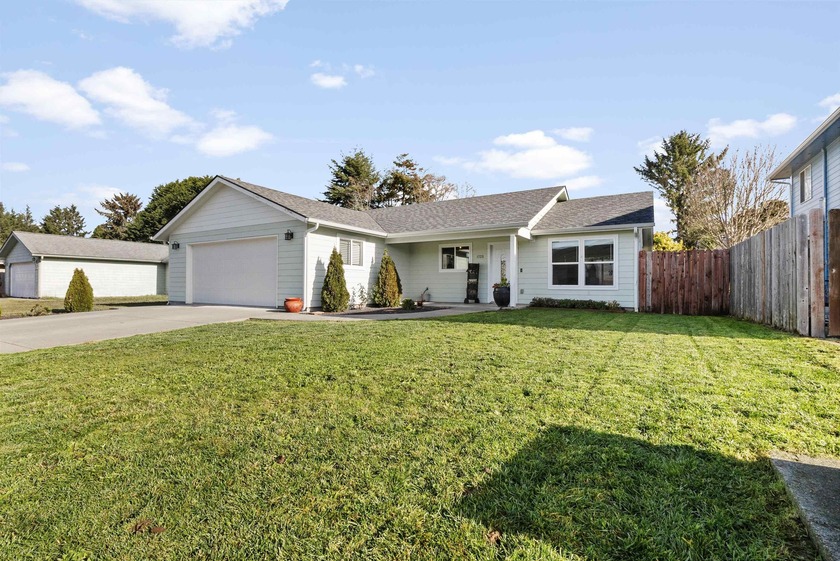 Beautifully maintained 2018-built, 3 bedroom, 2 bath home - Beach Home for sale in Crescent City, California on Beachhouse.com