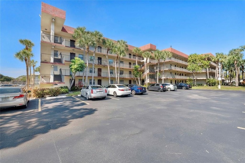Well-maintained 2-bedroom, 2-bath unit in a quiet, gated - Beach Condo for sale in Lauderdale Lakes, Florida on Beachhouse.com
