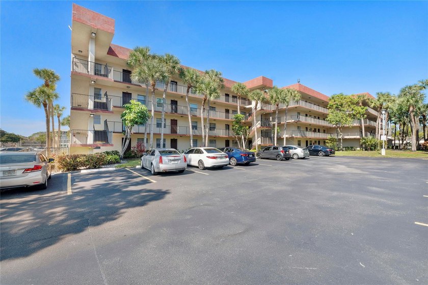 Well-maintained 2-bedroom, 2-bath unit in a quiet, gated - Beach Condo for sale in Lauderdale Lakes, Florida on Beachhouse.com