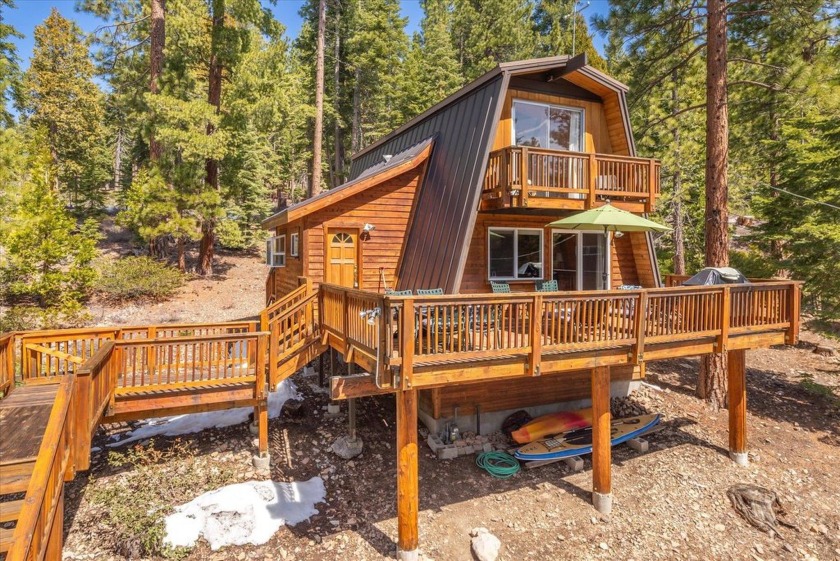 Imagine mountain life in a cozy three-bedroom, two-bathroom - Beach Home for sale in Carnelian Bay, California on Beachhouse.com