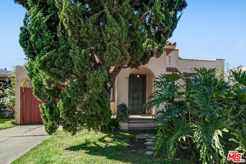 Welcome to this timeless Venice residence set in the historic - Beach Home for sale in Venice, California on Beachhouse.com